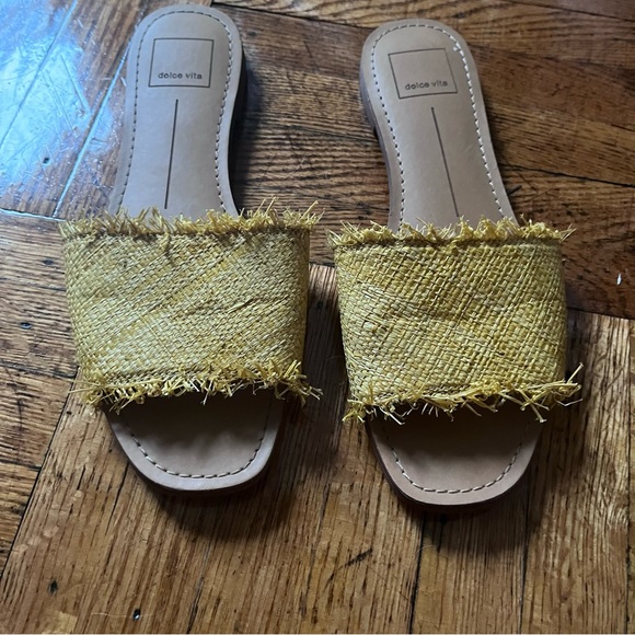 Dolce Vita Raffia Flat Sandals - Picture 4 of 6